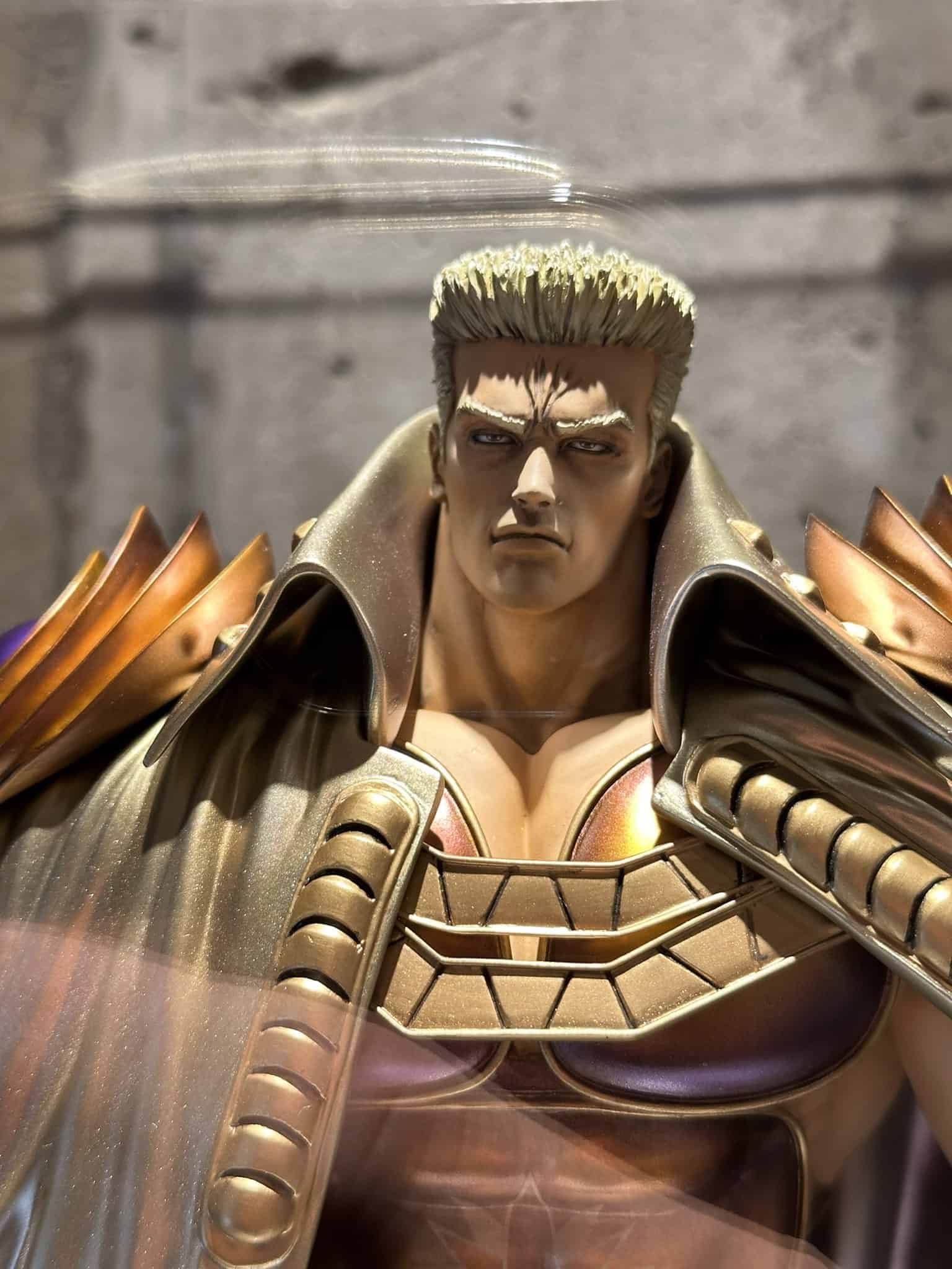 Golden Falco Figure - Detail Jubah Interchangeable